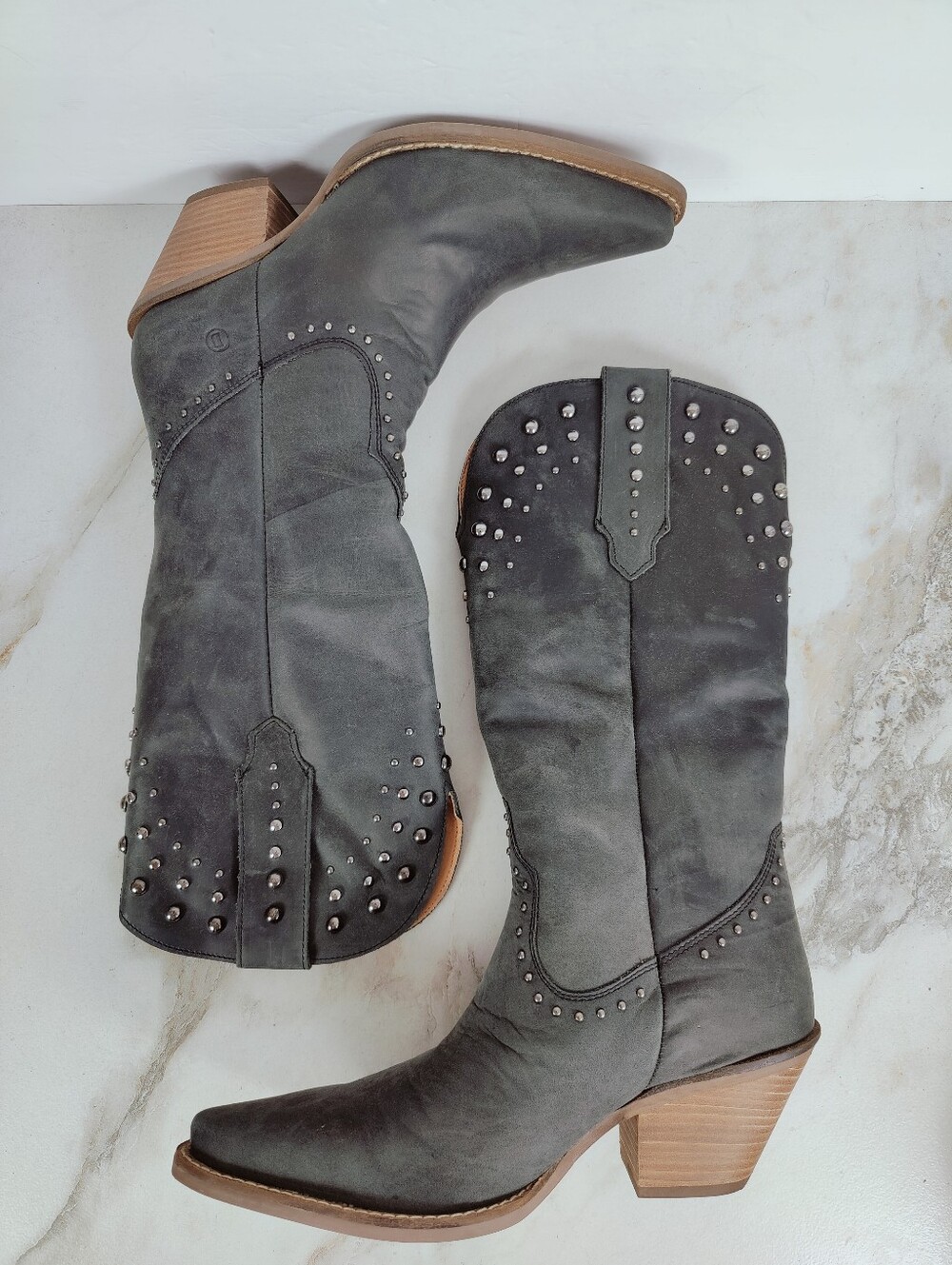 Dingo Wmn's Talkin' Rodeo Grey Black Studded Leather Snip Toe Cowboy Boots, 9.5